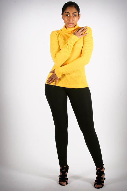 Unbothered turtleneck, gold