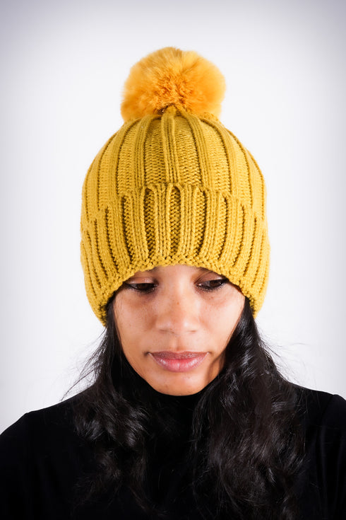 Winter Baby pom-pom beanie, gold