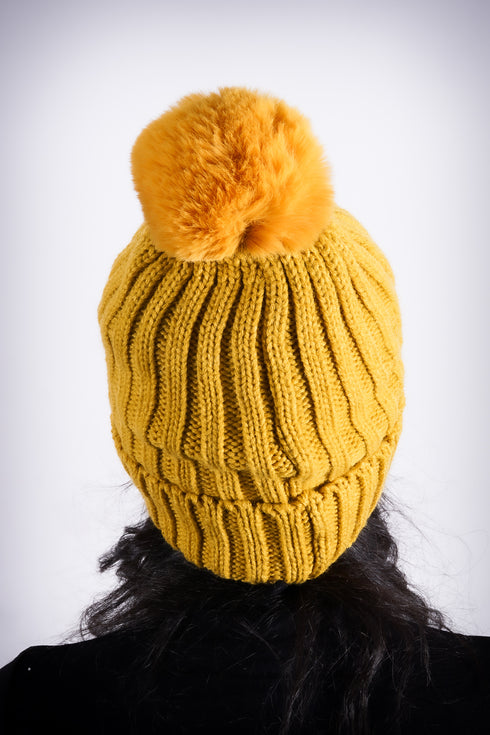 Winter Baby pom-pom beanie, gold