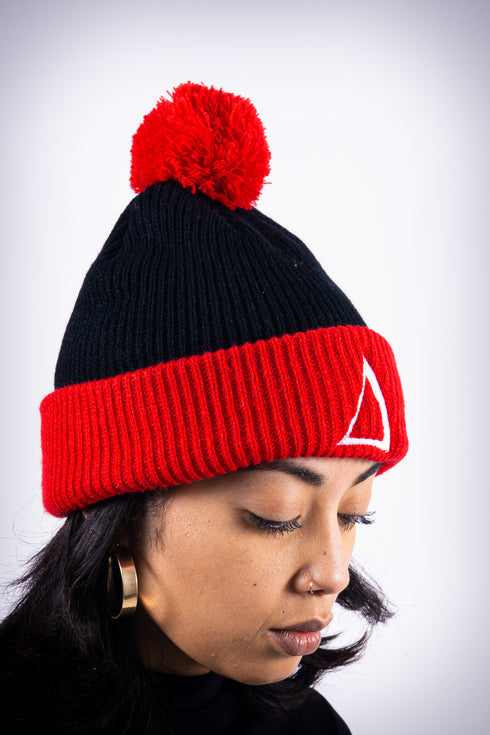 ∆ pom-pom beanie, black/red